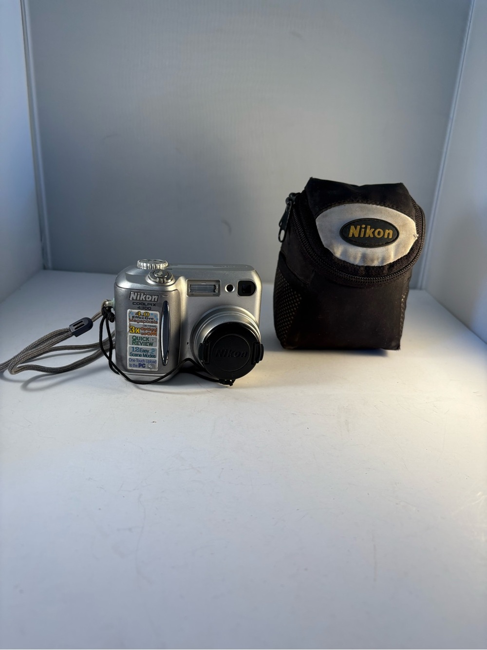 Nikon COOLPIX 4300 4.0MP Digital Camera Silver Memory Card Case BatteryUNTESTED